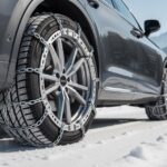Comment installer votre nouveauté : chaîne de neige à montage ultra rapide, la solution idéale pour les conducteurs pressés sans perdre de temps